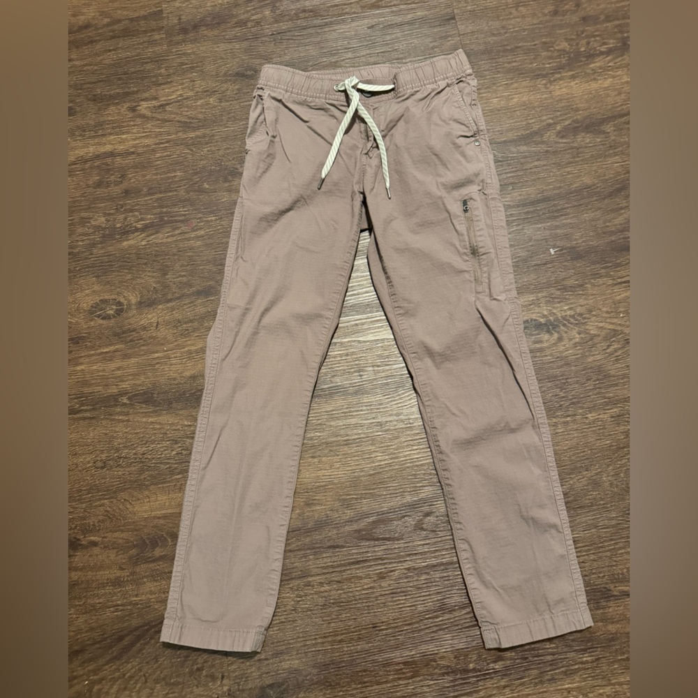 Vuori Women's Ankle Cropped Pants in Dusty Rose